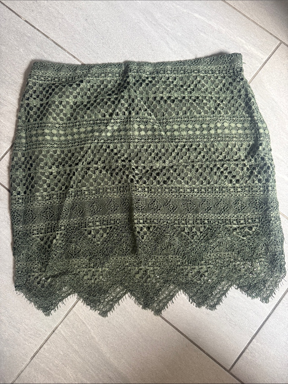 Banana Republic green lace skirt, Size 12